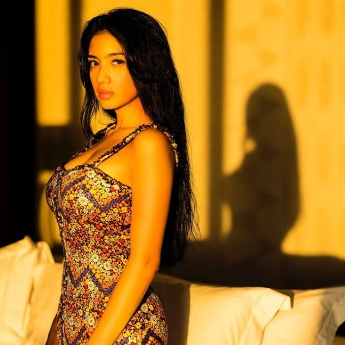 Penampilan seksi Angel Karamoy