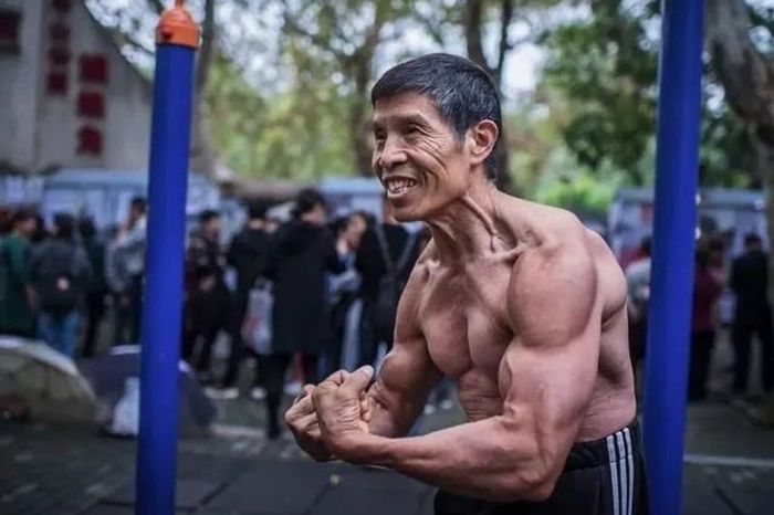 Qiu Jun adalah mantan atlet yang menolak pakai masker, akhirnya menjadi korban tewas virus corona
