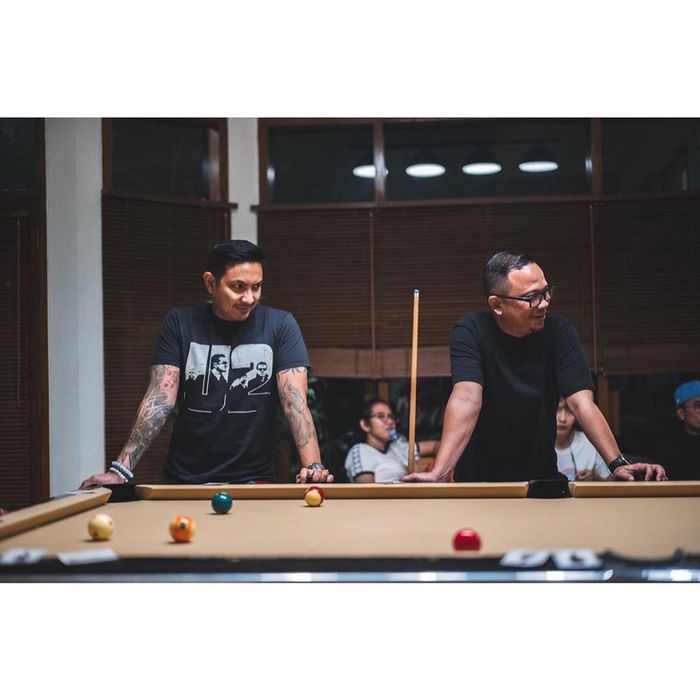 Meja billiard di rumah Sophia Latjuba