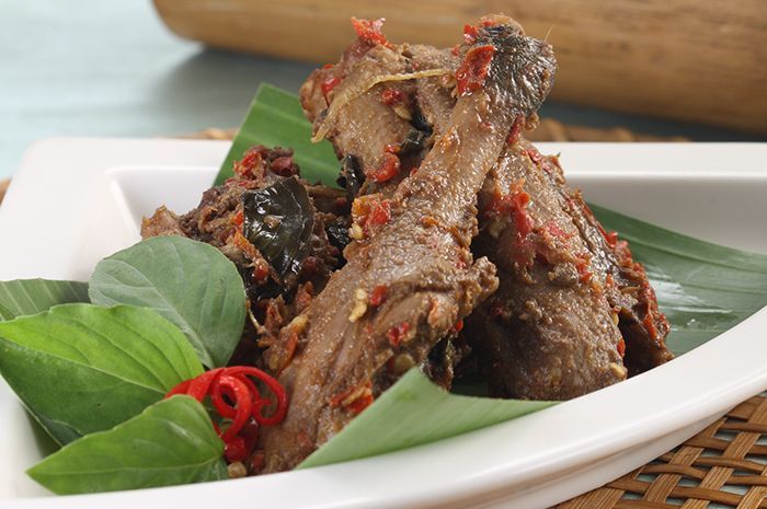 Resep Bebek Pedas Kemangi Bakar Bambu Ini Rasanya Enak Bikin Ketagihan!