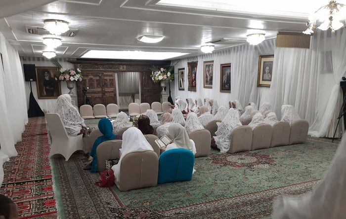 Pengajian yang dipimpin langsung oleh qori dari Institut Ilmu Al-Quran, bernama Maria Ulfa.