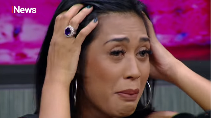 Karen Pooroe menceritakan kronologi dirinya pertama kali bertemu dengan sang anak, Zefania Carina yang telah meninggal.