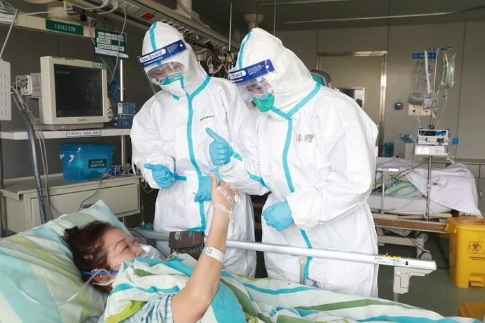 Puluhan ribu pasien terkontaminasi virus corona di China dan seribu lebih orang telah tewas.