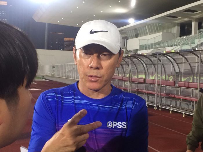 Shin Tae-yong saat menghadiri latihan perdana timnas Indoensia di pemusatan latihan di Stadion Madya,  Senayan, Jakarta, Jumat (14/2/2020).