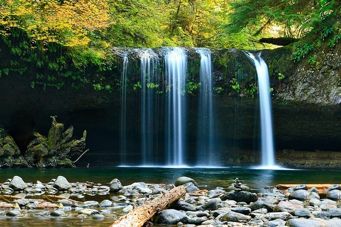 Ilustrasi air terjun