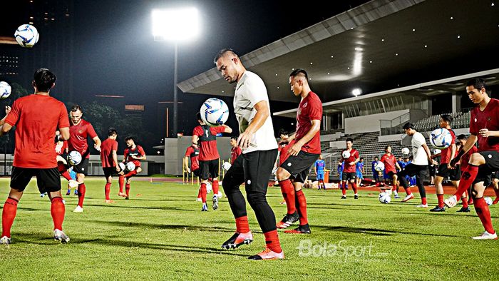 Para pemain timnas Indonesia berlatih dalam TC hari Jumat (14/2/2020) di Stadion Madya Senayan.