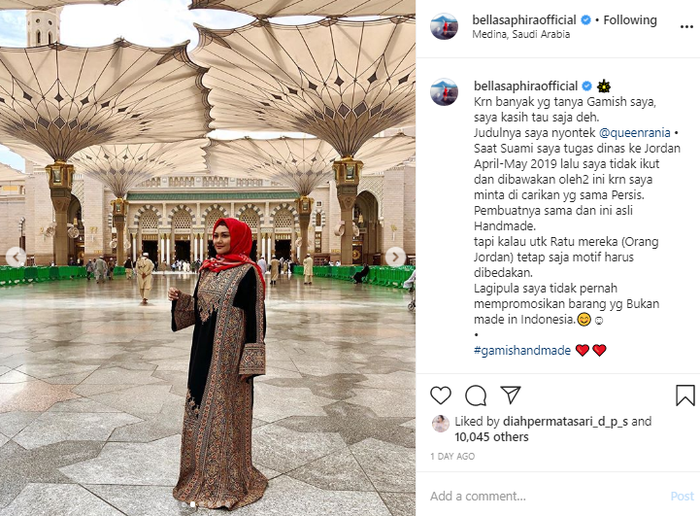 Bella Saphira menggunakan gamis yang sama dengan Ratu Jordan