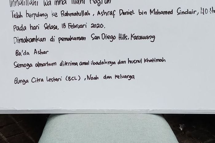 Papan pengumuman di depan rumah duka di kawasan Pejaten Barat, Jakarta Selatan, Selasa (18/2/2020)