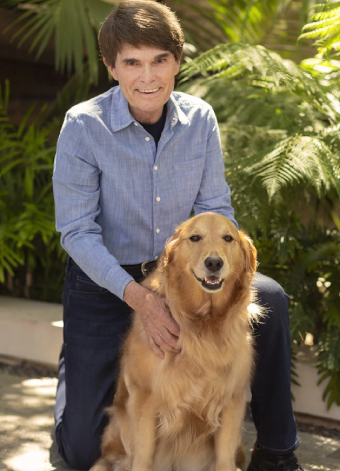 Koontz telah menulis lebih dari 80 novel dan 74 karya fiksi pendek.