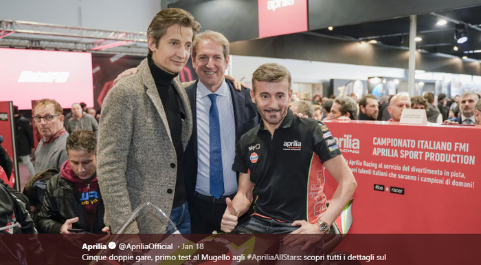 CEO Aprilia, Massimo Rivola (kiri), dan Max Biaggi (kanan), saat peluncuran ajang balap Campionato FMI Aprilia Sport Production, 18 Januari 2020.