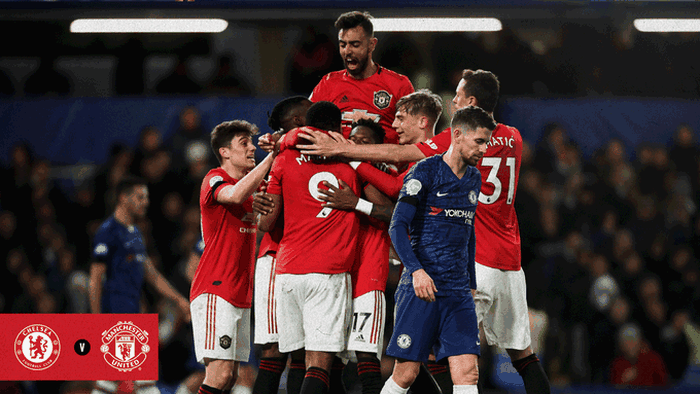 Para pemain Manchester United merayakan gol yang dicetak oleh Harry Maguire dalam laga Liga Inggris kontra Chelsea di Stadion Stamford Bridge, Minggu (17/2/2020).