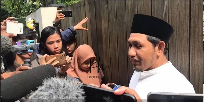 Haji Ahmad Habib selaku pengelola yayasan anak yatim yang sering dikunjungi Ashraf Sinclair semasa hidupnya