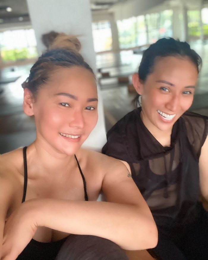 Penampilan Inul Daratista saat Yoga
