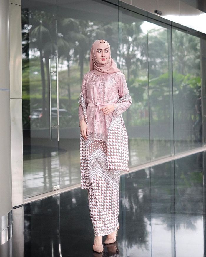 7 Model Kebaya Hijab Dan Kain Batik Ini Cocok Banget Buat Wisuda Atau Perpisahan Sekolah Anggun Dan Sederhana Semua Halaman Hype