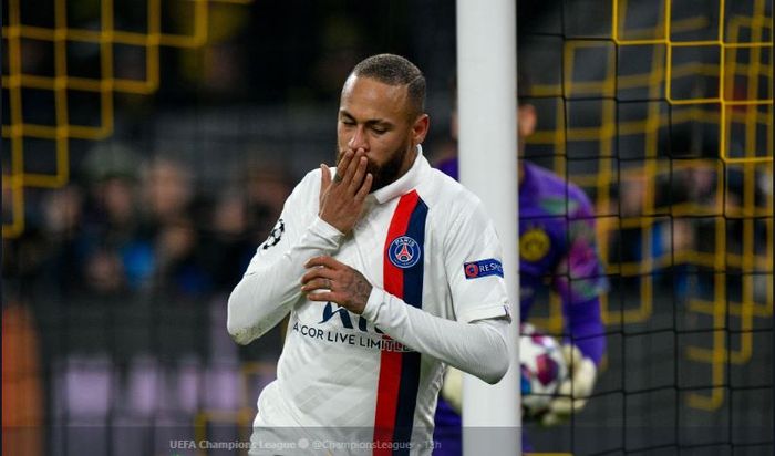 Megabintang Paris Saint-Germain, Neymar, melakukan selebrasi setelah berhasil membobol gawang Borussia Dortmund pada laga babak 16 besar Liga Champions 2019-2020.