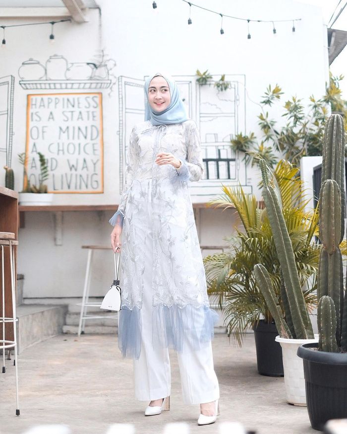 7 Inspirasi Gaya Kondangan Anggun Dengan Padu Padan Tunik Untuk