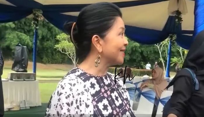 Suziani menyebut BCL memang memesan dua makam