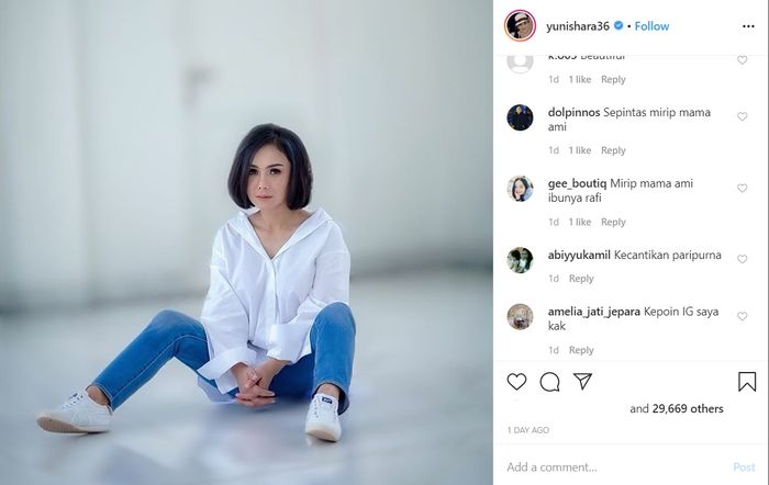 Komentar netizen di kolom komentar potret Yuni Shara yang dibilang mirip Ibunda mantan pacar kala kenakan jeans kasual