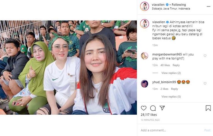 Via Vallen melihat sepak bola