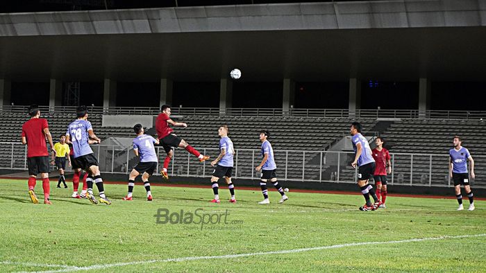 Uji coba timnas Indonesia melawan Persita, Jumat (21/2/2020) di Stadion Madya, Senayan, Jakarta.