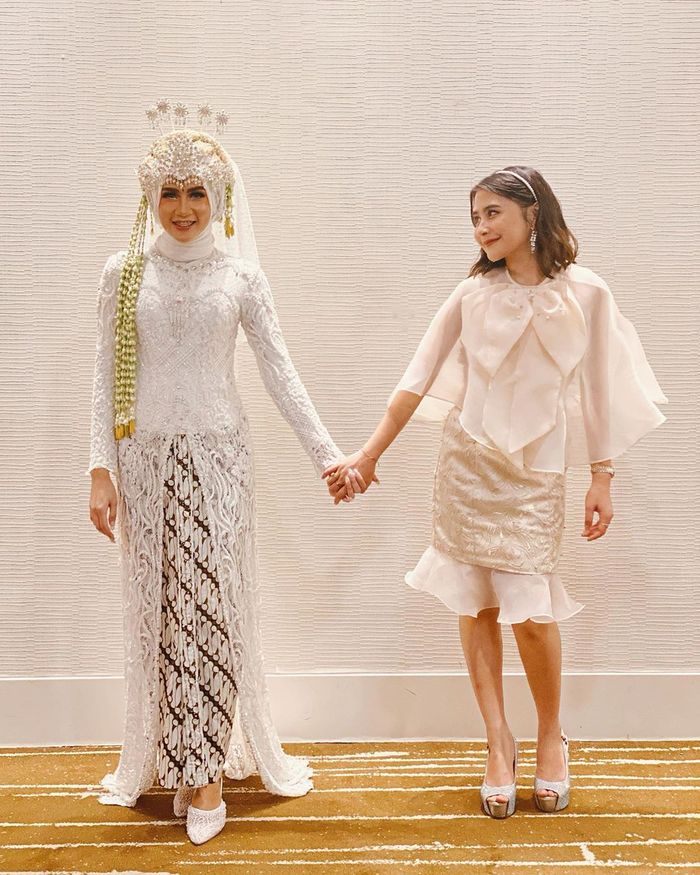 Dress kondangan ala Prilly Latuconsina
