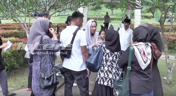 BCL saat menemui para pelayat