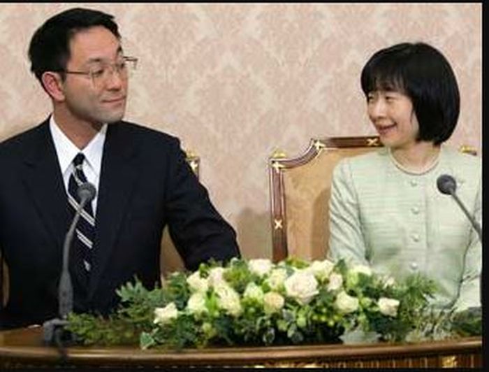 Putri Nori meninggalkan Keluarga Kekaisaran Jepang pada 2005 setelah dia menikahi Yoshiki Kuroda