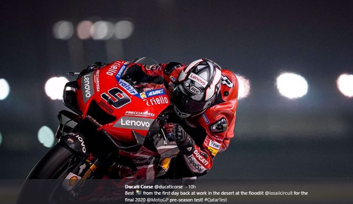 Aksi pembalap Ducati, Danilo Petrucci, saat tes pramusim MotoGP 2020 di Sirkuit Losail, Qatar, 22 Februari 2020.