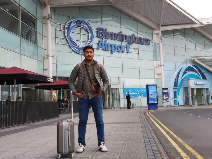 Wartawan BolaSport.com, Mochamad Harry Prasetya, tiba di Bandara Birmingham, Inggris