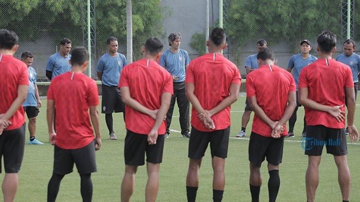 Bali United menggelar latihan terakhir sebelum berangkat ke Kamboja di lapangan sintetis AIS, jalan imam Bonjol, Denpasar, Sabtu (22/2/2020).