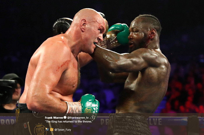 Tyson Fury (kiri) dan Deontay Wilder (kanan) saat keduanya saling bertarung ulang di MGM Grand Arena, Las Vegas, Nevada, AS, Minggu (23/2/2020). 