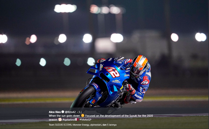 Pembalap Suzuki Ecstar, Alex Rins, saat beraksi di hari pertama tes MotoGP 2020 Qatar di Sirkuit Losail, Doha, Sabtu (22/2/2020). Rins menjadi pemilik waktu lap tercepat selama sesi berlangsung. 