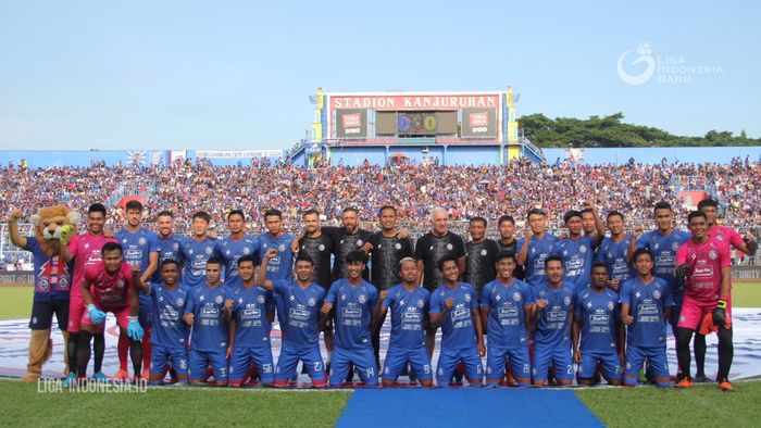Skuad Arema FC yang diperkenalkan dalam acara launching tim di Stadion Kanjuruhan, Malang, Minggu (23/2/2020).