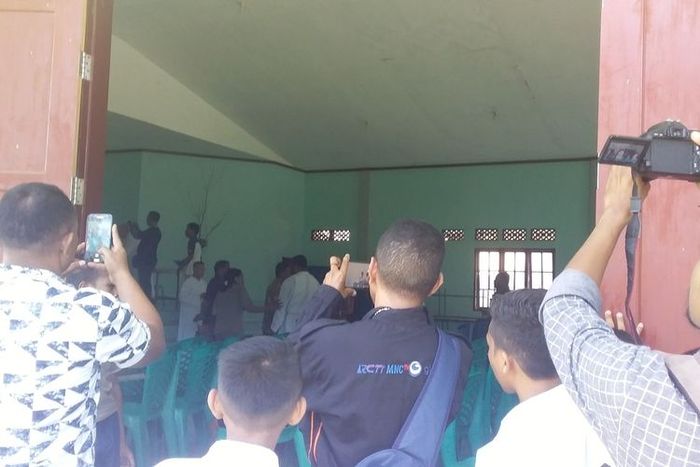 Suasana setelah rapat bersama orang tua siswa dan pihak sekolah di aula Seminari Bunda Segala Bangsa (BSB) Maumere, Kabupaten Sikka, NTT, Selasa (25/2020).