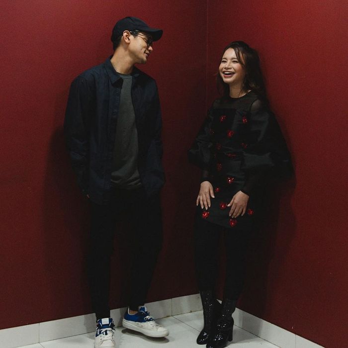 Foto Bareng Afgan dengan Outfit Serba Hitam, Rossa Tuai Komentar Netizen: Serasi!