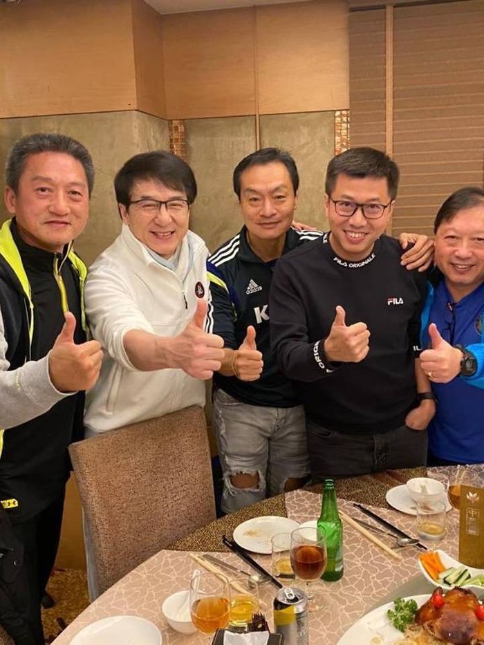 Jackie Chan saat menghadiri pesta pensiunan Komisaris Polisi Hong Kong