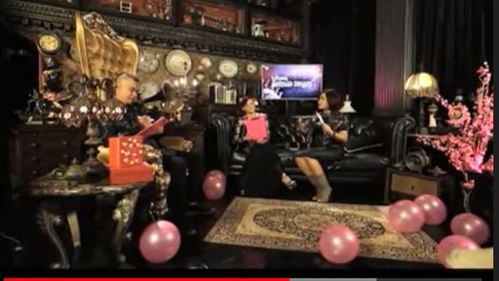 Mulan Jameela saat menceritakan pernikahannya dengan Ahmad Dhani