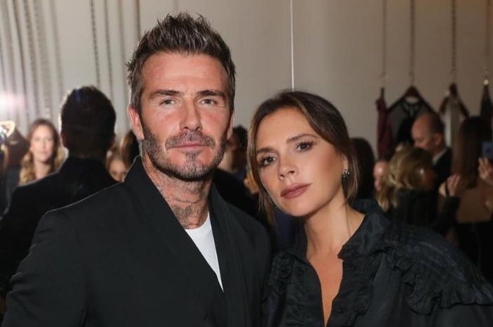 Kisah asmara David Beckham dan Victoria Beckham di awal yang sangat sederhana ini kini berbuah pernikahan yang langgeng. Seperti apa sih?