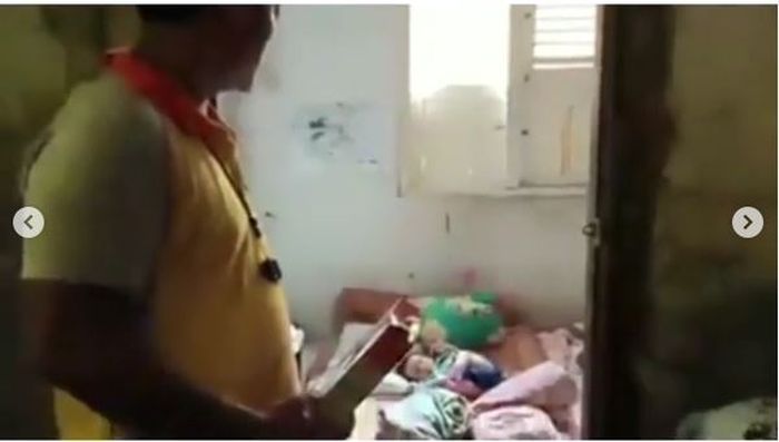 Polisi menyambangi rumah penjual es yang tertangkap mencuri susu formula