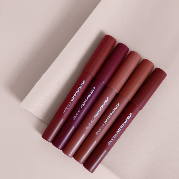 5 Lipstik 3-in-1 Lokal di Bawah 100 Ribu, Bisa untuk Pipi dan Mata: Mad for Makeup Effortless 3 in 1 Velvet Multi Lipblush