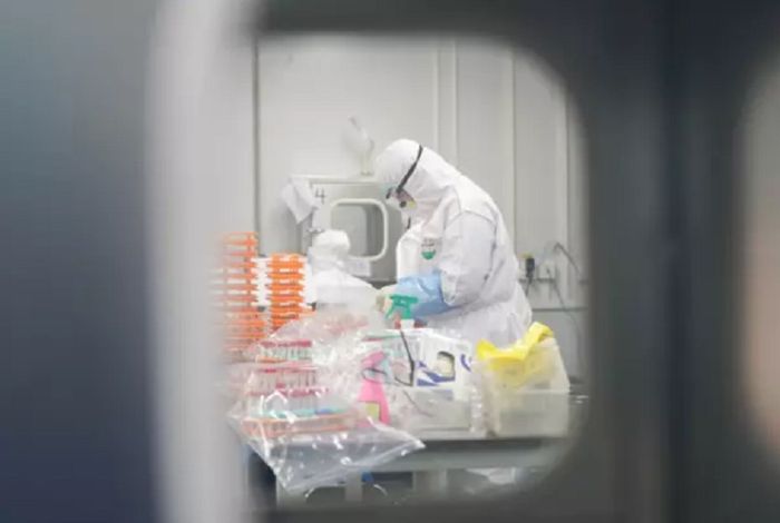 Seorang wanita yang bekerja di Jepang telah terjangkit virus corona untuk kedua kalinya.