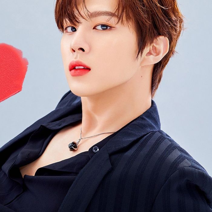 Enggak Banyak Berubah, Yuk Intip Foto Masa Pre Debut Kim Wooseok
