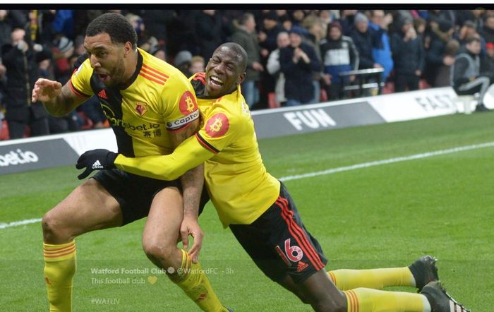 Troy Deeney (kiri) mencetak gol ketiga Watford ke gawang Liverpool di Vicarage Road, 29 Februari 2020.