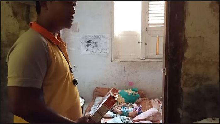 Bripka Windo mendatangi rumah pelaku pencuri susu formula di minimarket