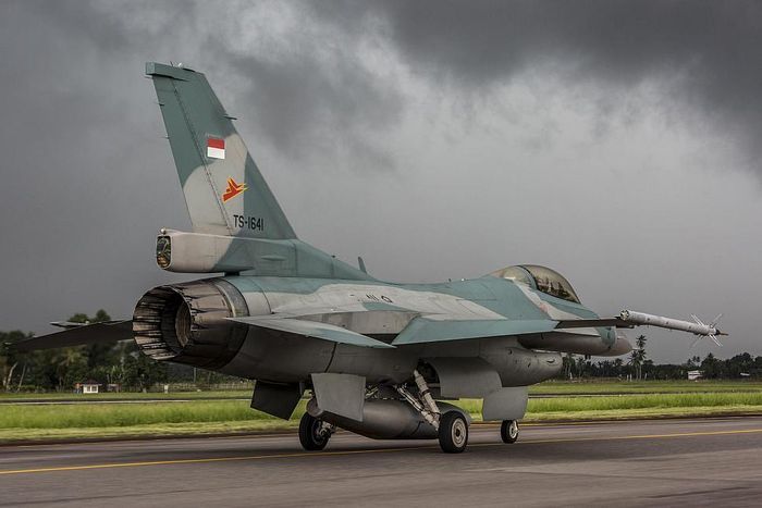 F-16