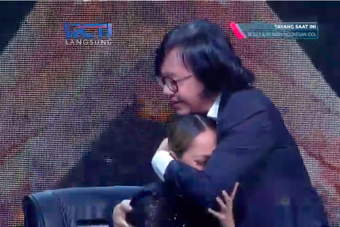 BCL menangis dipelukan Ari Lasso