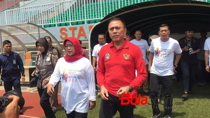 Ketua Umum PSSI, Mochamad Iriawan alias Iwan Bule, saat mengunjungi Stadion Pakansari, Bogor.