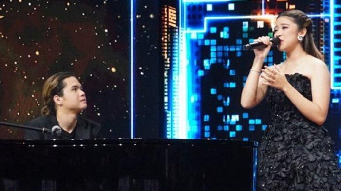 Dul Jaelani saat berduet dengan Tiara Idol