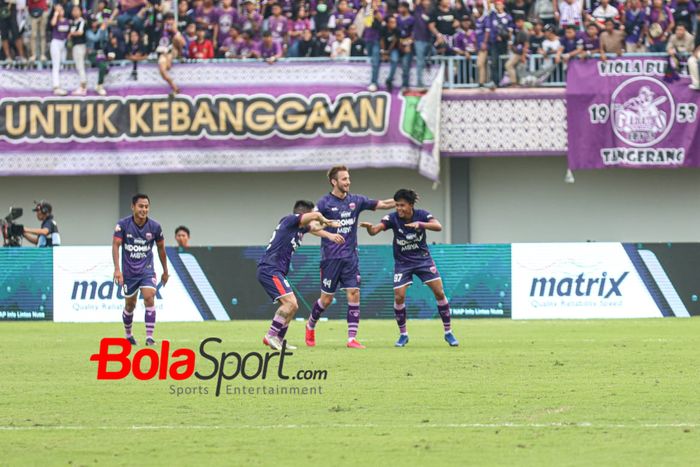 Selebrasi gol Edo Febriansyah pada laga Persita Vs PSM di Stadion Sport Center, Kelapa Dua, Tangerang, Jumat (6/3/2020).