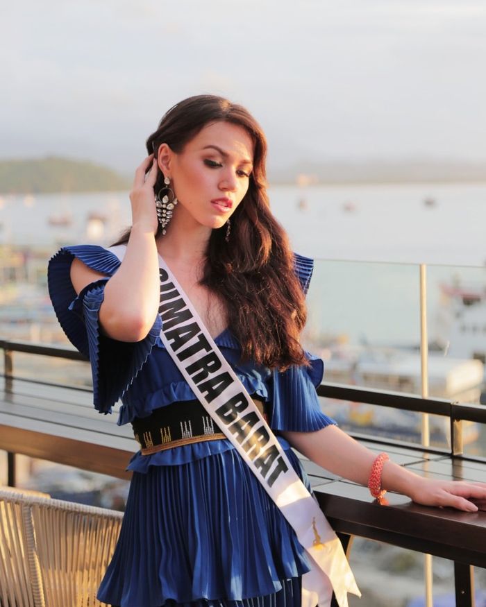 Kalista Iskandar Finalis Puteri Indonesia 2020 perwakilan dari Sumatera Barat.